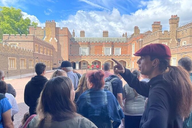 The Changing of the Guard Tour and Buckingham Palace - Starting at Green Park near Colicci Ritz Corner