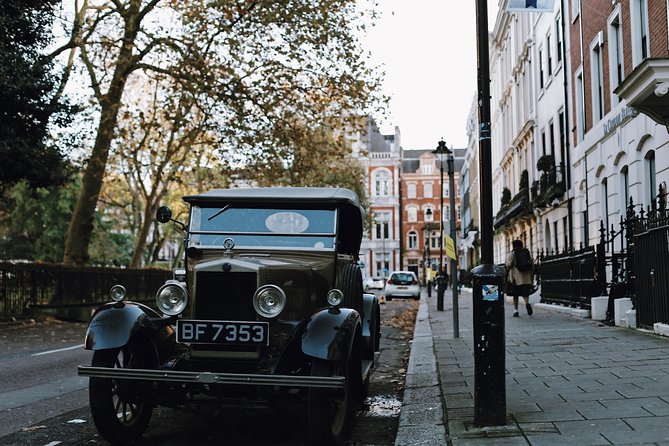 The History of London City Center Tour Semi-Private 12ppl Max - Admiralty Arch and the road toward government