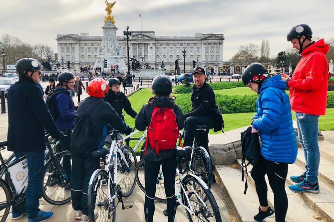 The London Landmarks. 3.5 hour Morning tour - Why a bike is a smart way to see central London