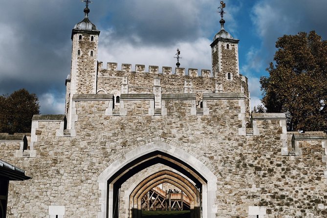 The Old City of London - Exclusive Guided Walking Tour - St. Paul’s Cathedral and the City skyline