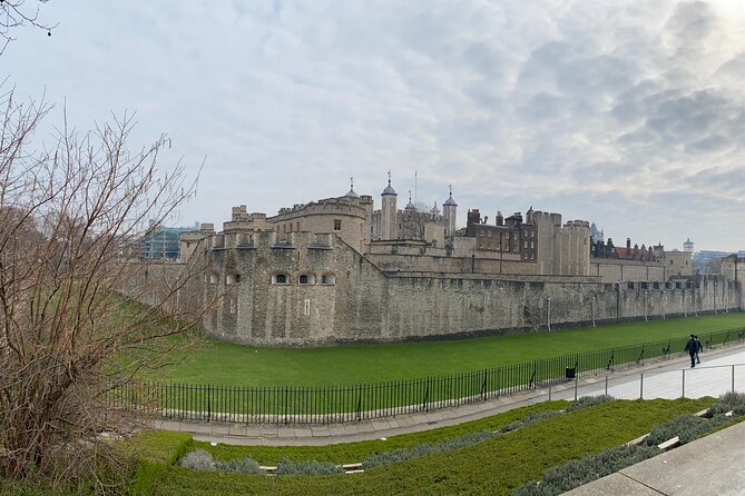 The Tower of London - Small Group Tour with a Local Expert - Why a guide helps at the Tower of London