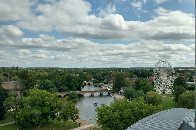 The WalkTalkShow.co.uk - Guided Tour of Stratford upon Avon - Starting beside the Royal Shakespeare Theatre