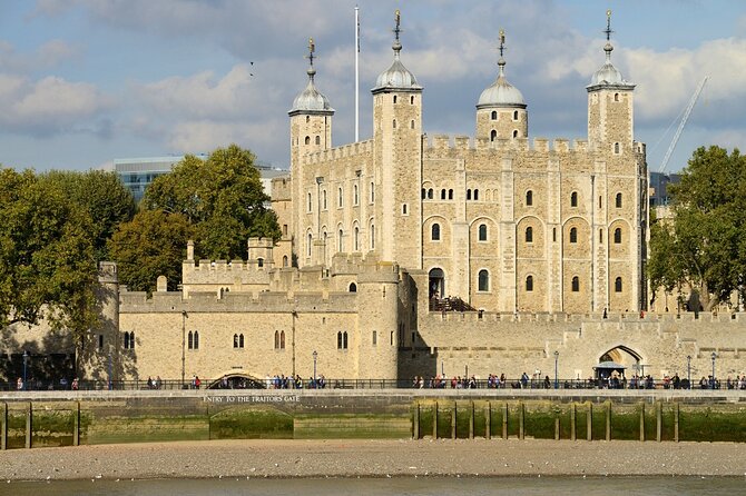 Tower of London Crown Jewels and English Royal History Tour - Starting at Tower Place and entering medieval London