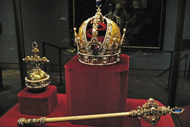 Tower of London Crown Jewels and English Royal History Tour - How three hours feels on the ground