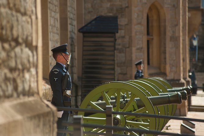 Tower of London: Crown Jewels & Beefeater Opening Ceremony - Walking, pace, and who should choose it