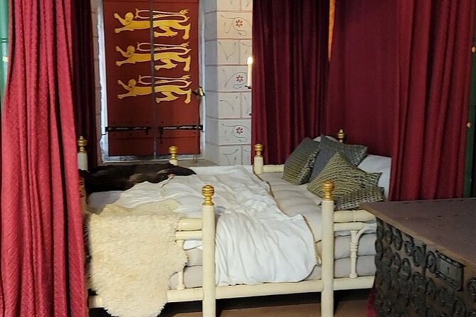 Tower of London: Guided Tour with Thames River Cruise - The Thames River Cruise: useful bonus or confusing extra?