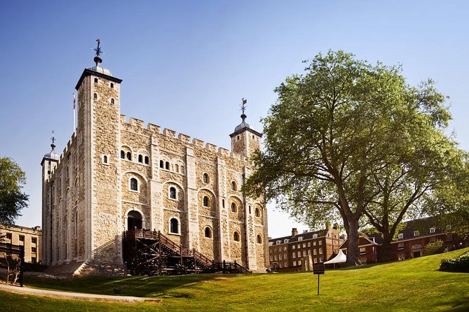 Tower of London with London Hop-On Hop-Off Tour and River Cruise - The central route from Green Park to the Tower