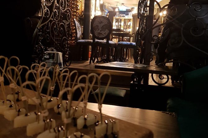 Ultimate London Cheese Crawl : Guided Food Tour - The cheese quiz and the social side
