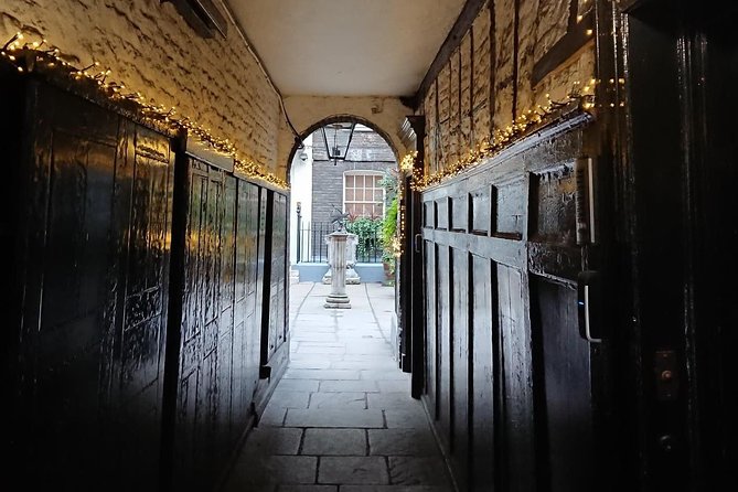 Unique London Walk: Secrets of Mayfair - Private Tour - Mayfair: Architecture, Brands, and a Historic Shopping Street