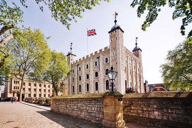 VIP Early Access: Opening Ceremony Tower of London & Bridge Entry - Crossing to Tower Bridge for the final views