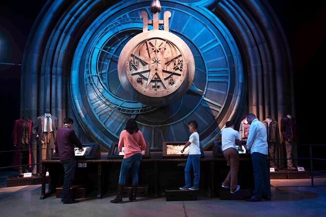 Warner Bros. Studio Tour London - The Making of Harry Potter and Oxford Day Trip - The drive to Warner Bros. Studio Tour London