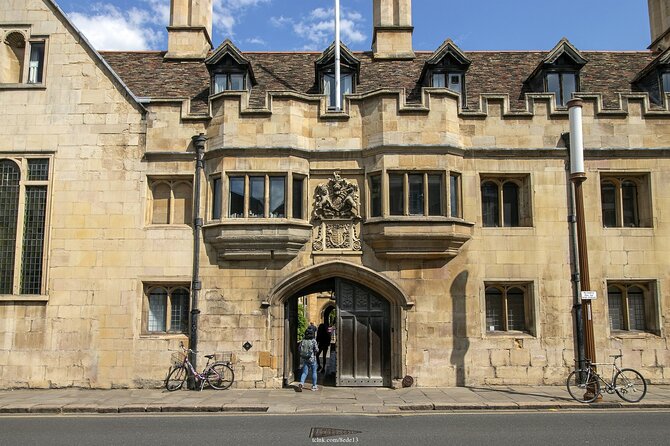 Welcome to Cambridge: Private Tour including King's College Chapel - Silver Street Bridge and Cambridge engineering