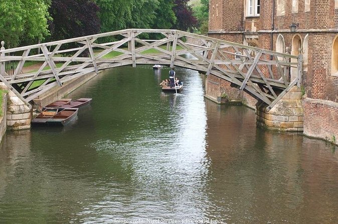 Welcome to Cambridge: Private Tour including King's College Chapel - Pace, meeting point, and practical details