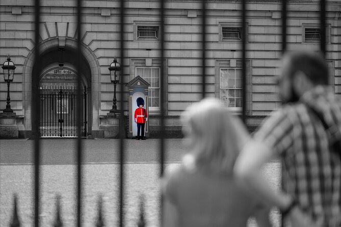 Westminster Small Group Guided Tour with Changing of the Guard - Buckingham Palace sets up the guard ceremony