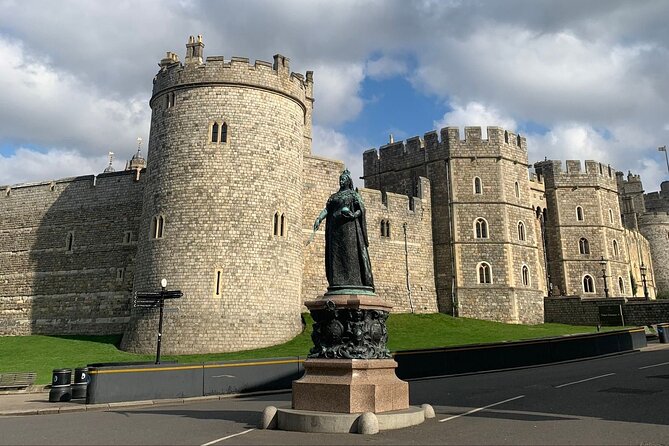 Windsor Castle Half Day Trip from London by Luxury Coach - The drive to Windsor and the live commentary