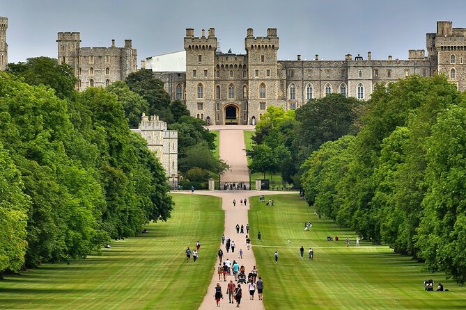 Windsor Castle Half Day Trip from London by Luxury Coach - Meeting at Earl’s Court and boarding the coach