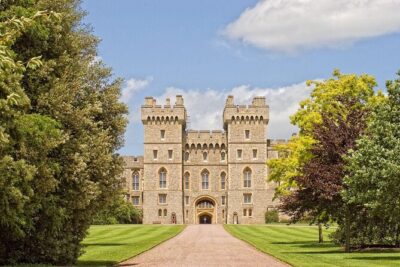 Windsor Castle, Stonehenge and Oxford Day Guided Tour from London