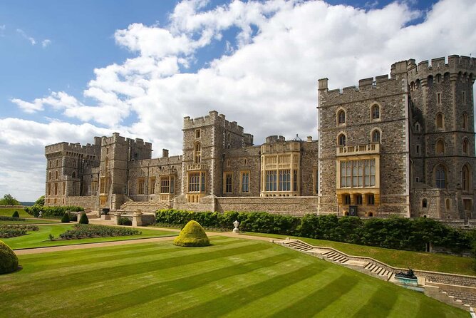 Windsor Castle, Stonehenge & Oxford Private Car Tour from London - Stonehenge: an ancient monument with a short visit