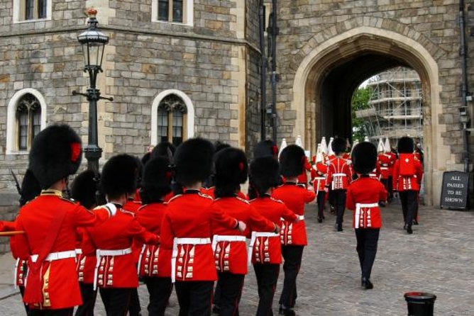 Windsor Castle Tour from London with Transportation & Audio Guide - Getting from Central London to Windsor