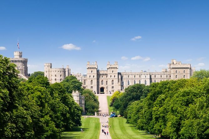 Windsor Castle Tour from London with Transportation & Audio Guide - Arriving at Windsor Castle