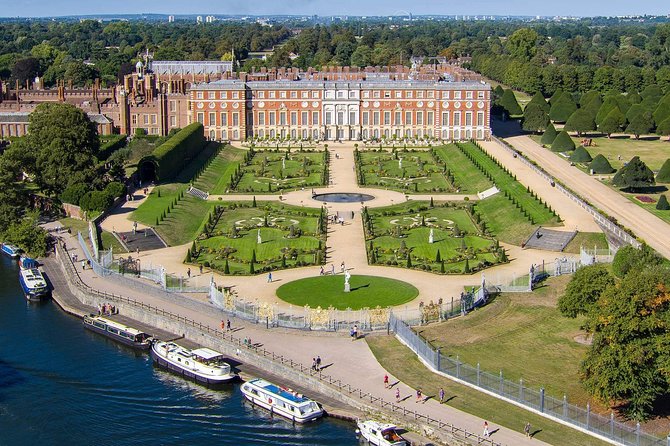 Windsor & Hampton Court Executive Vehicle Private Tour with Pass - Timing, pickup, and the one avoidable risk